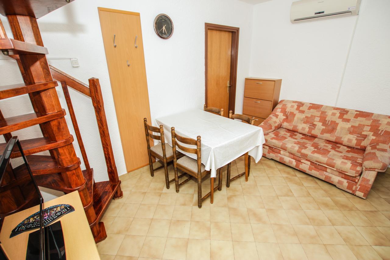 Apartment Karmen โปเรช ภายนอก รูปภาพ